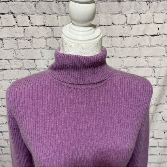 LORD & TAYLOR Womens Cashmere Turtleneck Sweater Lavender/Lilac Petite Med/Large - Picture 3 of 8